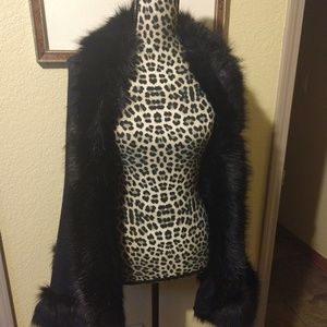 Black acrylic cape with faux fur trim
